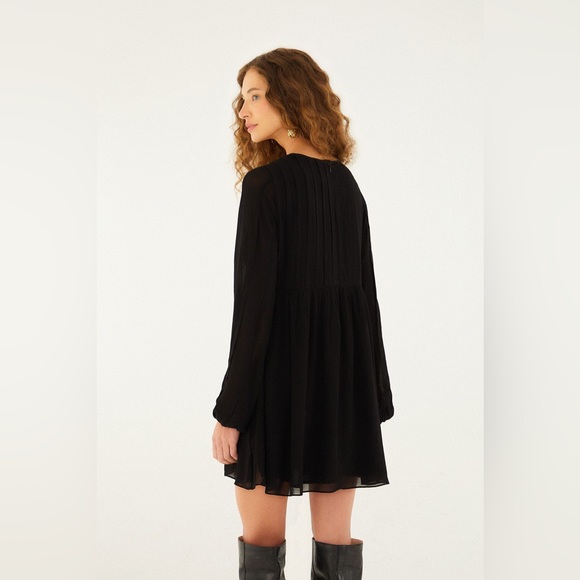 Farm Rio: Black Shell Mini Dress - Picture 2 of 9